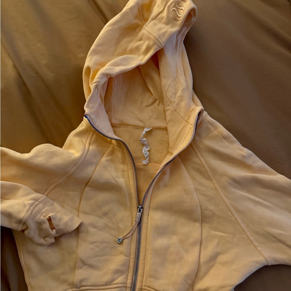 Light orange/peach lululemon scuba cropped Zip-Up Hoodie